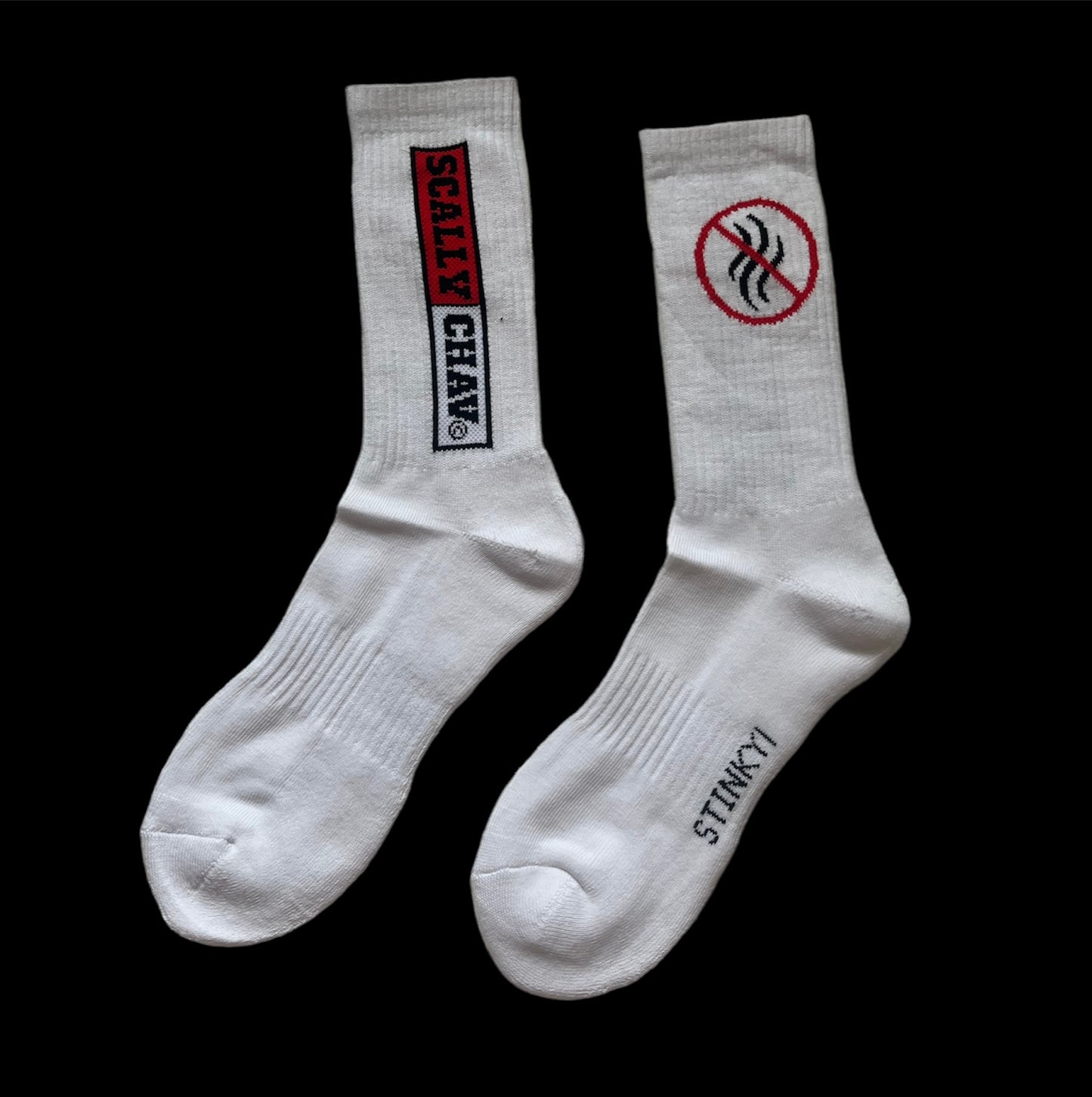 CHAUSSETTES CLASSIQUES BLANCHES ET PUANTES